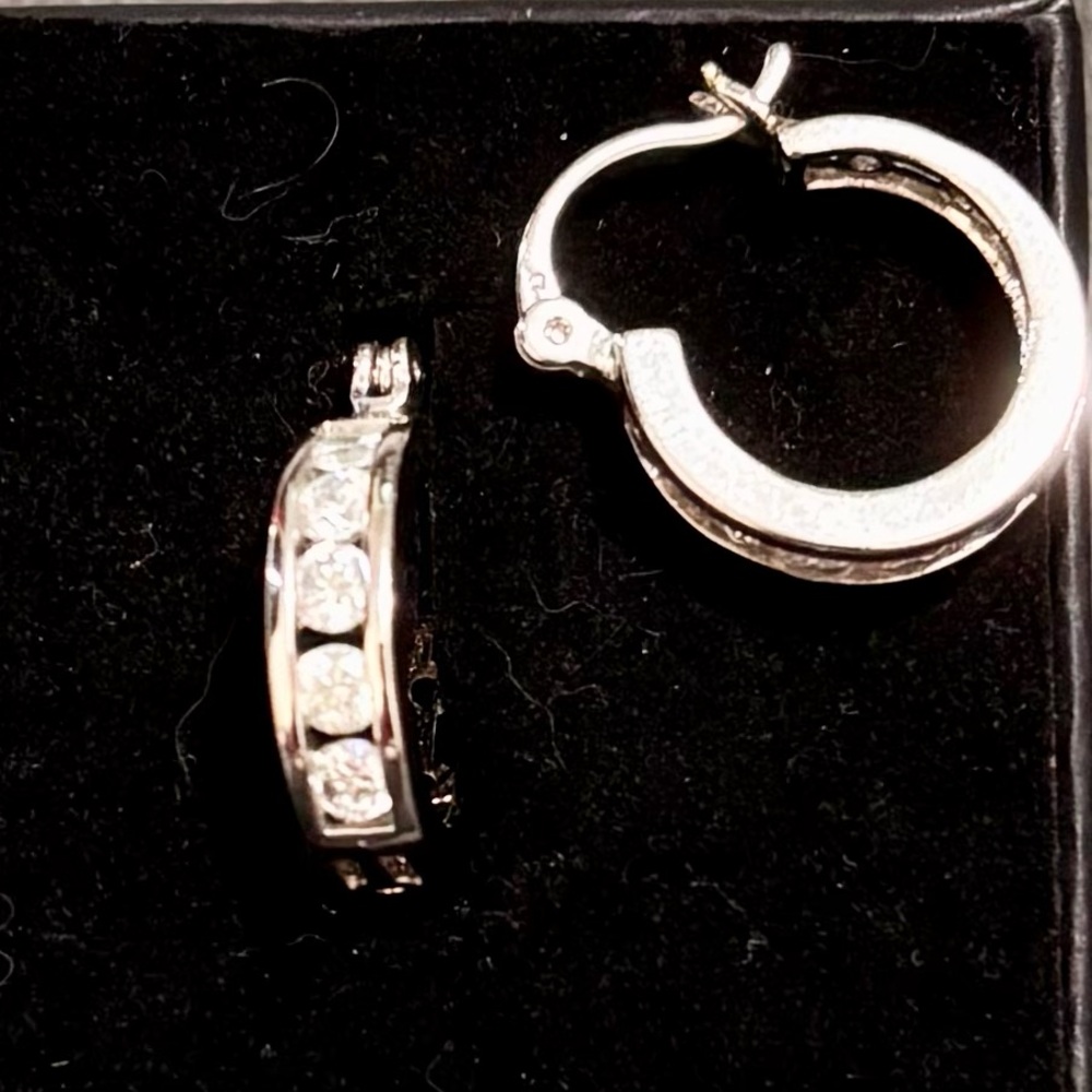 🤍 S925 Huggie Hoop Clear CZ Earrings - Picture 3 of 5